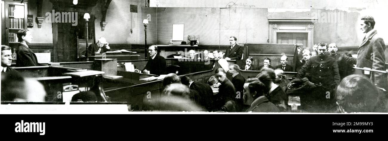 Steinie Morrison (real name Alexander Petropavloff, 1880-1911), professional burglar, in the dock during his trial for the murder of Leon Beron (1880-1911). Beron was a Russian Jew, property owner and slum landlord in Stepney, East London. He was stabbed to death and robbed on 1 January 1911. Morrison was tried and convicted, though he always protested his innocence. The two men knew each other as they both frequented the Warsaw restaurant in Osborn Street, Whitechapel. Stock Photo