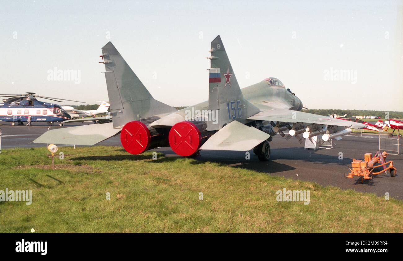 Farnborough 92 - Mikoyan MiG-29M (9-15) 'Blue 156' shown with Vympel ...