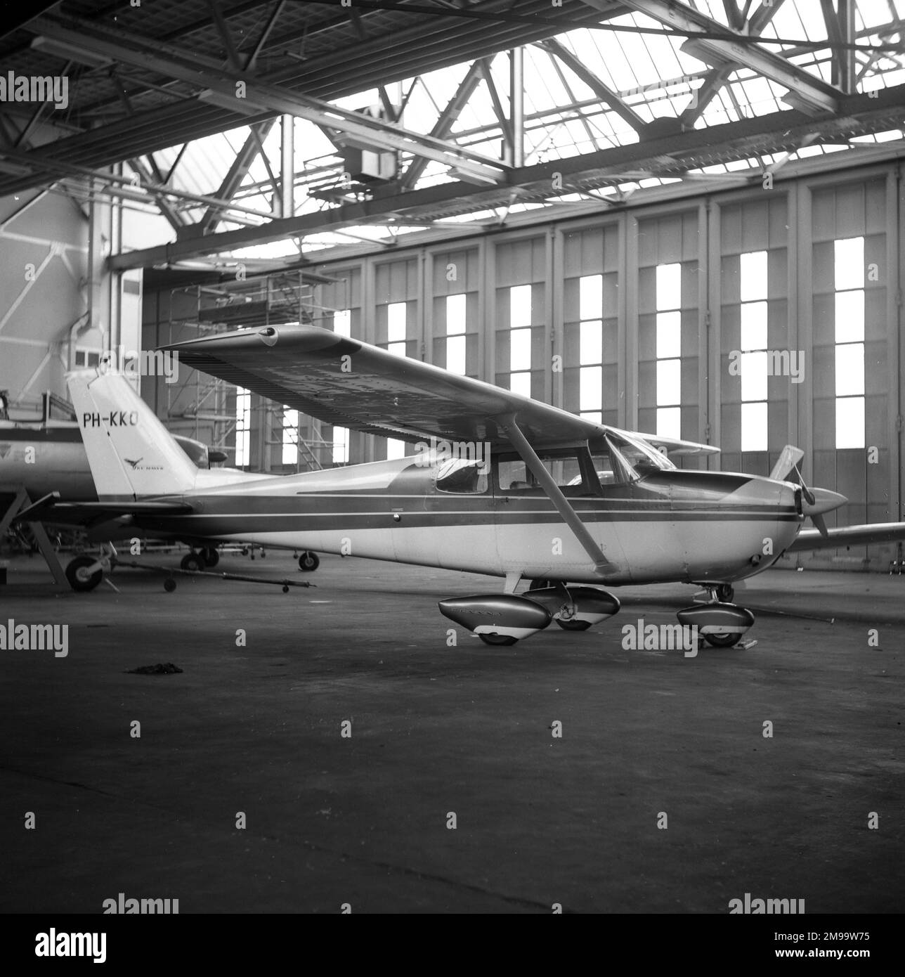 Cessna 172 Black and White Stock Photos & Images Alamy