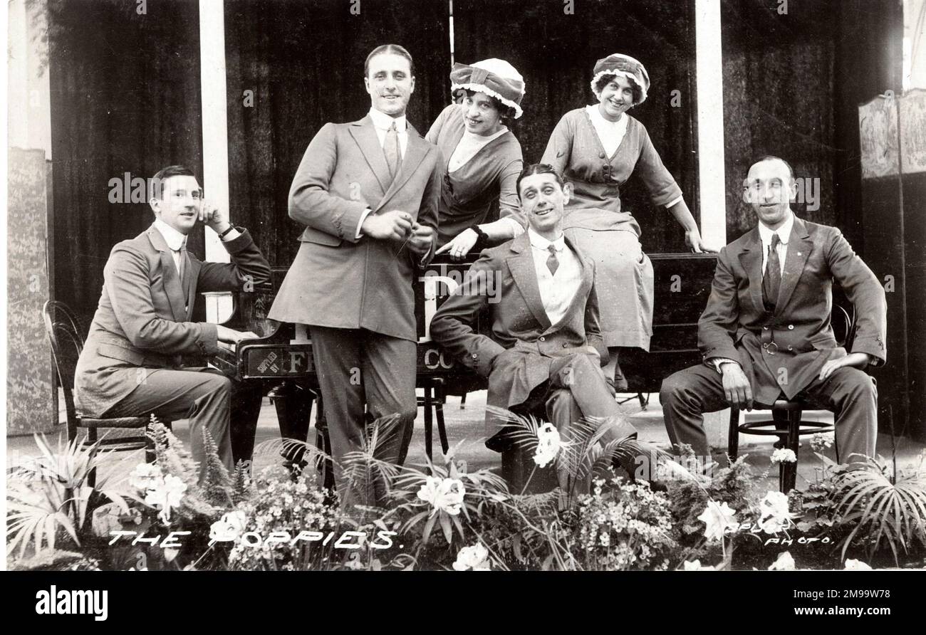 Members of the Reg Jecks and Vera Vivian Variety Theatre Company, seen here on stage at Bridlington, Yorkshire. Stock Photo