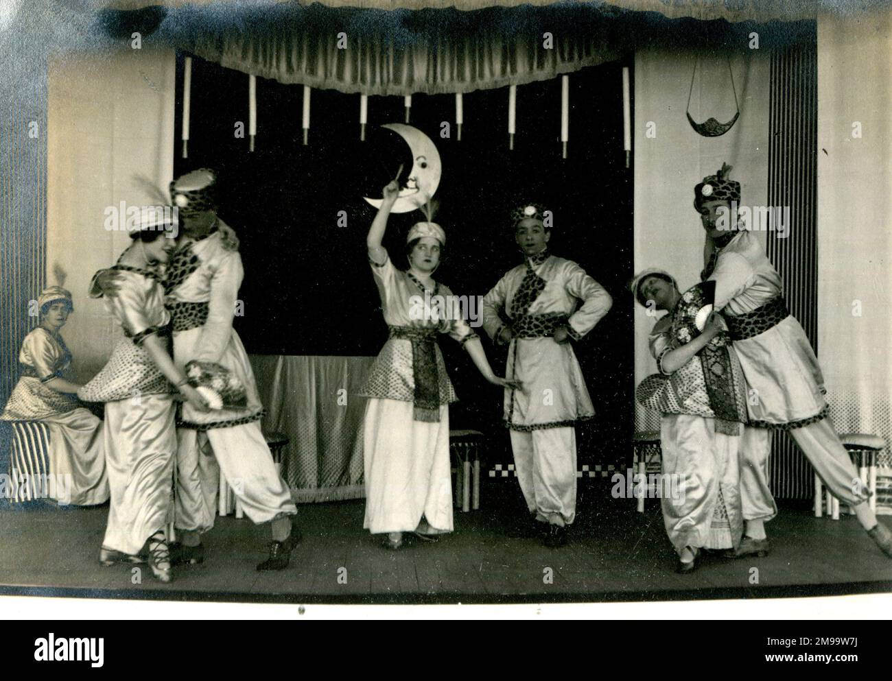 Members of the Reg Jecks and Vera Vivian Variety Theatre Company, performing on stage at Margate, Kent. Stock Photo