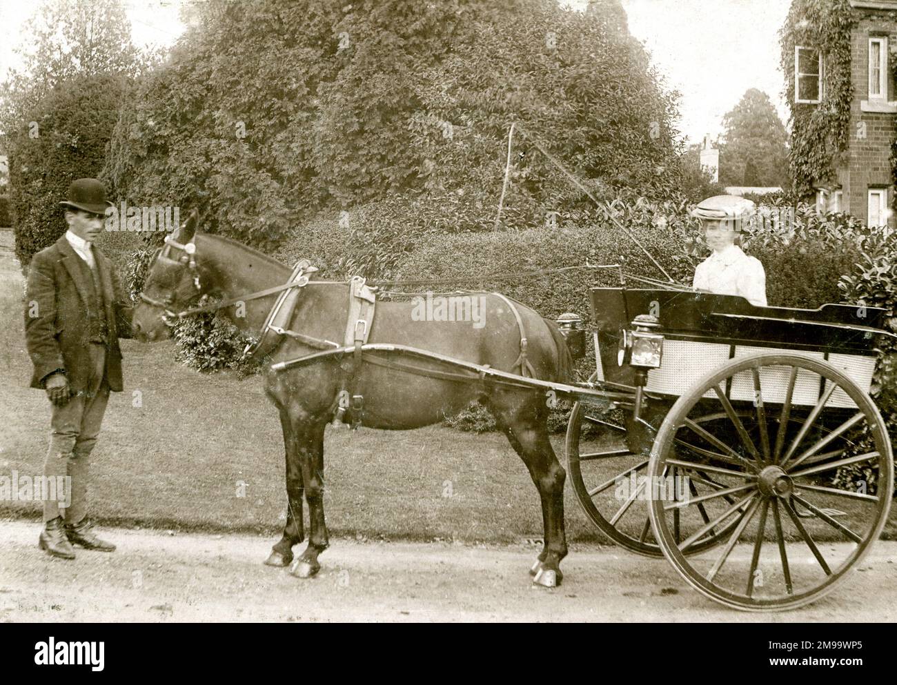 Horse drawn carriage 1900's hi-res stock photography and images