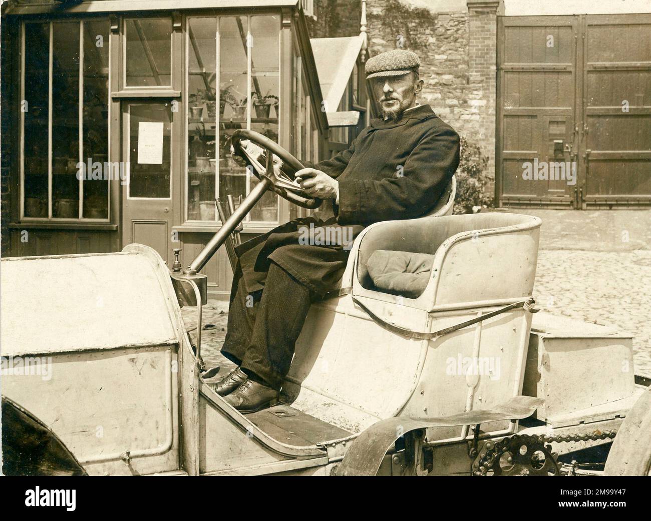 4th Gordon Bennett Trophy, Camille Jenatzy (60 Mercedes 9.2 litres) the winner at 49.2 mph. Shown sitting in his car after the race. Stock Photo