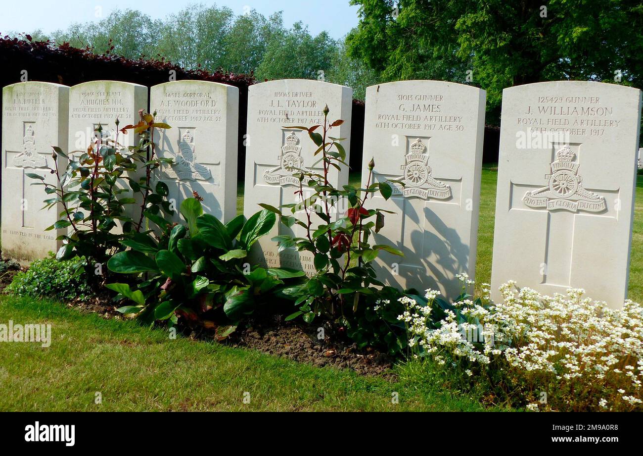 Headstones, 18pr gun crew Oxford Road CWGC, Wieltje, Ypres Stock Photo