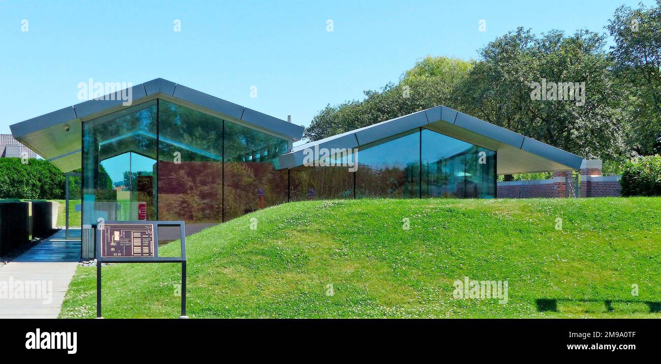 Visitor's Centre, Lijssenthoek CWGC Cemetery Stock Photo - Alamy
