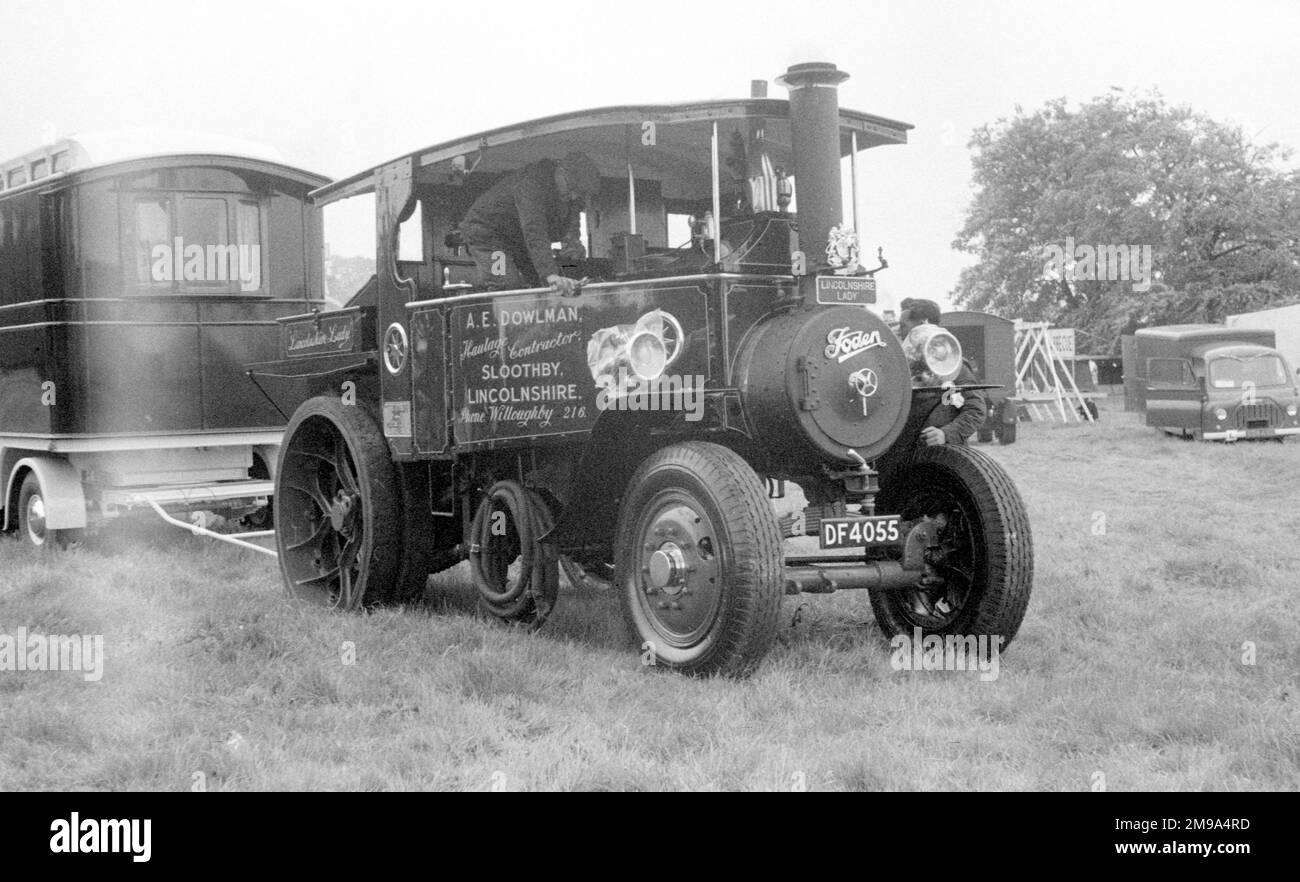 Foden Showmans Tractor, regn. DF4055, number 12782, The Lincolnshire Lady (re-named Angelina). Built in 1927 by Edwin Foden, Sons and Co of Elworth Works, Sandbach, powered by a 4 Nhp compound steam engine. Stock Photo
