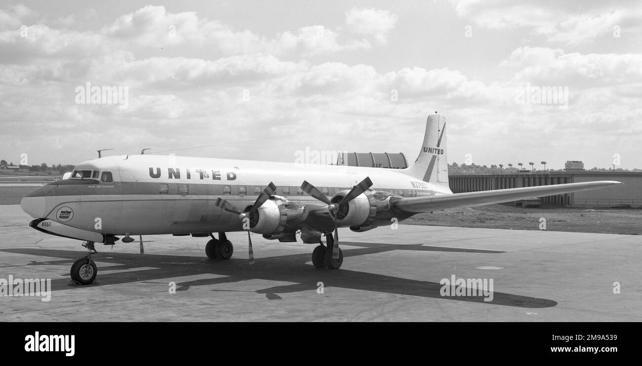 Douglas DC-6B N37557 (msn 43299) Mainliner Chicago of United Airlines, delivered new on 2 February 1952. Delivered to Mars Aviation on 9 July 1968 Ontario CA and broken up for spares. Stock Photo