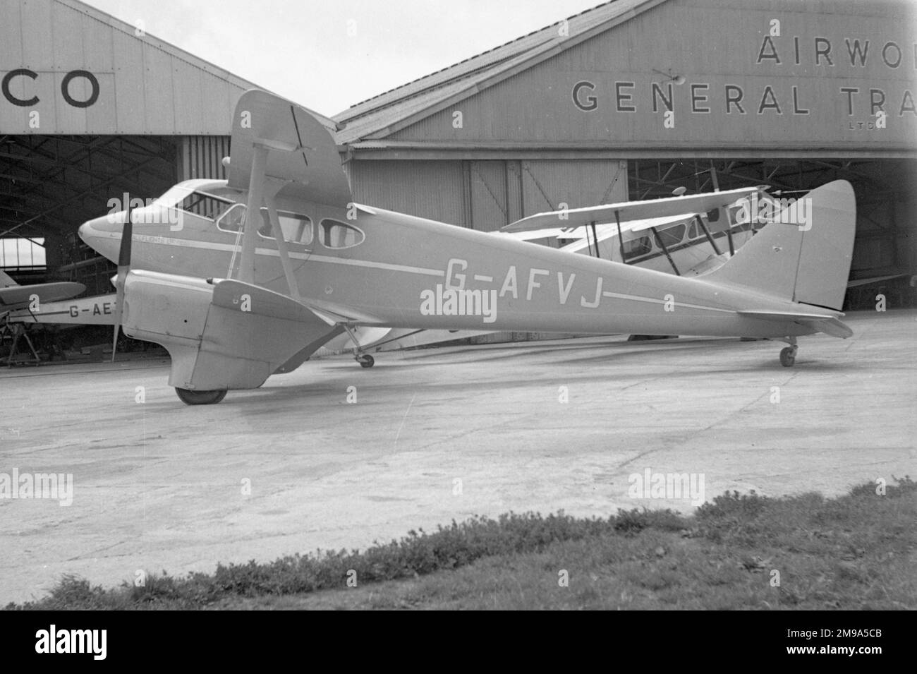 de Havilland DH.90 Dragonfly G-AFVJ (msn 7521) of Airwork Limited, at Heston. G-AFVJ was impressed by the RAF as X9337 in March 1940 and damaged beyond repair at RAF Old Sarum, near Salisbury, on 26 June 1941. Stock Photo