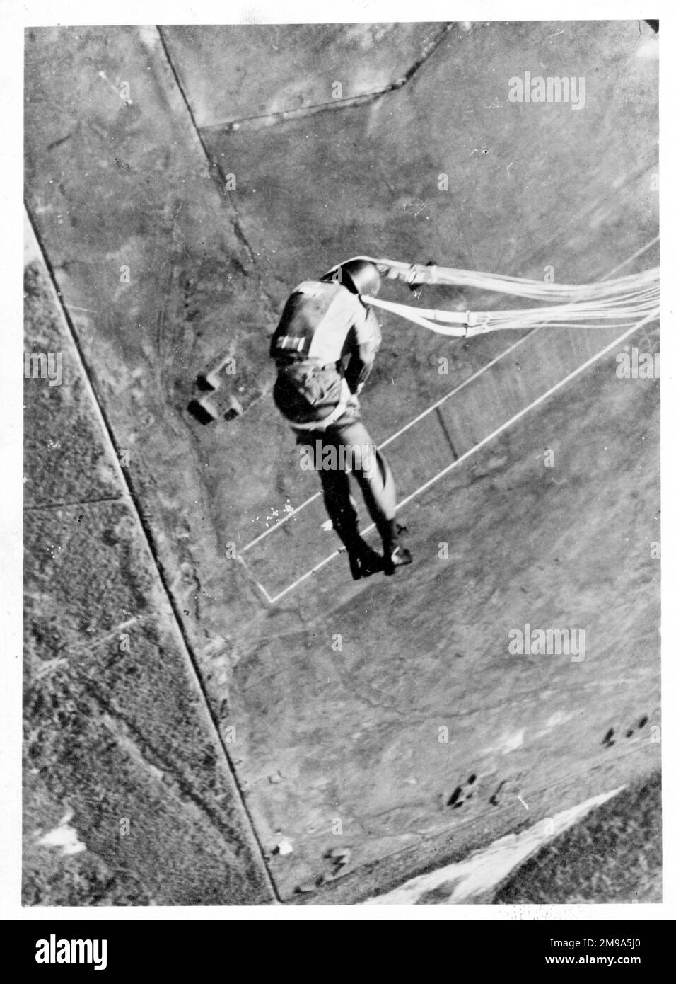 Parachute jump aircraft Black and White Stock Photos & Images - Alamy