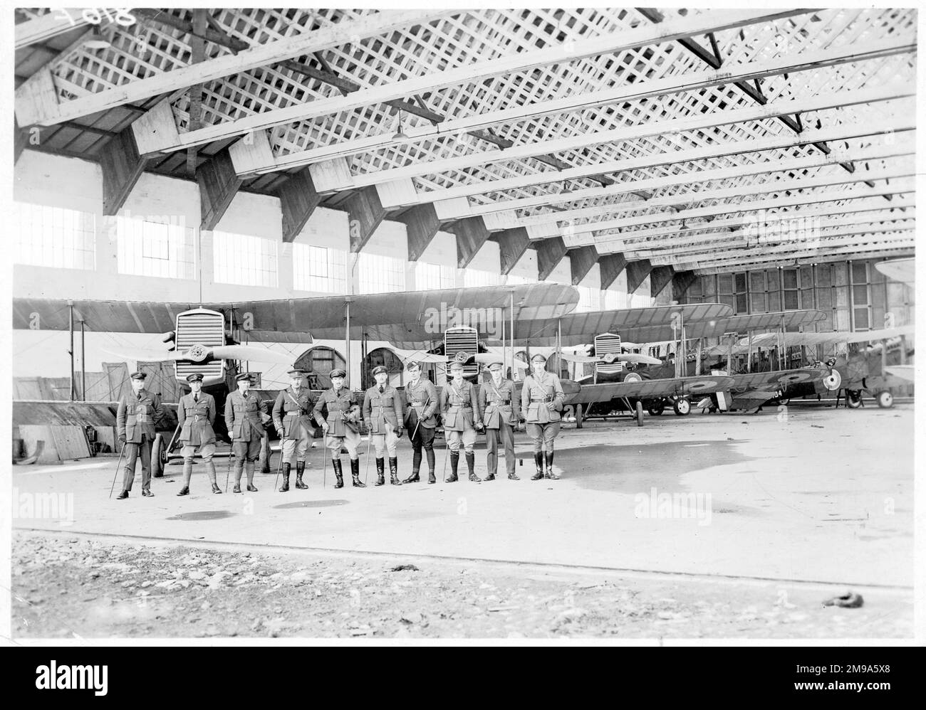 Canadian Air Force - The assembled men and machines of No. 2 Squadron Canadian Air Force (1918-1920), probably at Shoreham aerodrome (or, less likely, Upper Heyford). The Canadian Air Force (CAF) was a contingent of two Canadian air force squadrons - one fighter and one bomber - authorized by the British Air Ministry in August 1918 during the close of the First World War. The unit was independent from the Canadian Expeditionary Force and the Royal Air Force (RAF). No.2 Squadron of the Canadian Air Force was equipped with Airco DH.9A day bombers and was active throughout the short life of the Stock Photo
