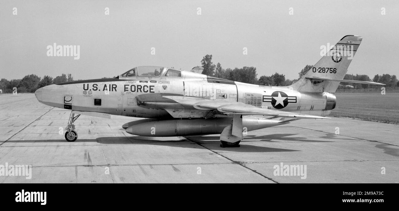 Michigan Air National Guard - Republic RF-84F-30-RE Thunderflash O-52-7412. January 1956: Delivered to the United States Air Force.1956: USAF 805th Air Base Group.1956: USAF 2723rd Air Base Squadron.1956: USAF 15th Tactical Reconnaissance Squadron (67th Tactical Reconnaissance Wing).USAF 2723rd ABS.1962-63: Michigan ANG 171st TRS.June 1971: Put into storage at the AMARC bone yard. Stock Photo