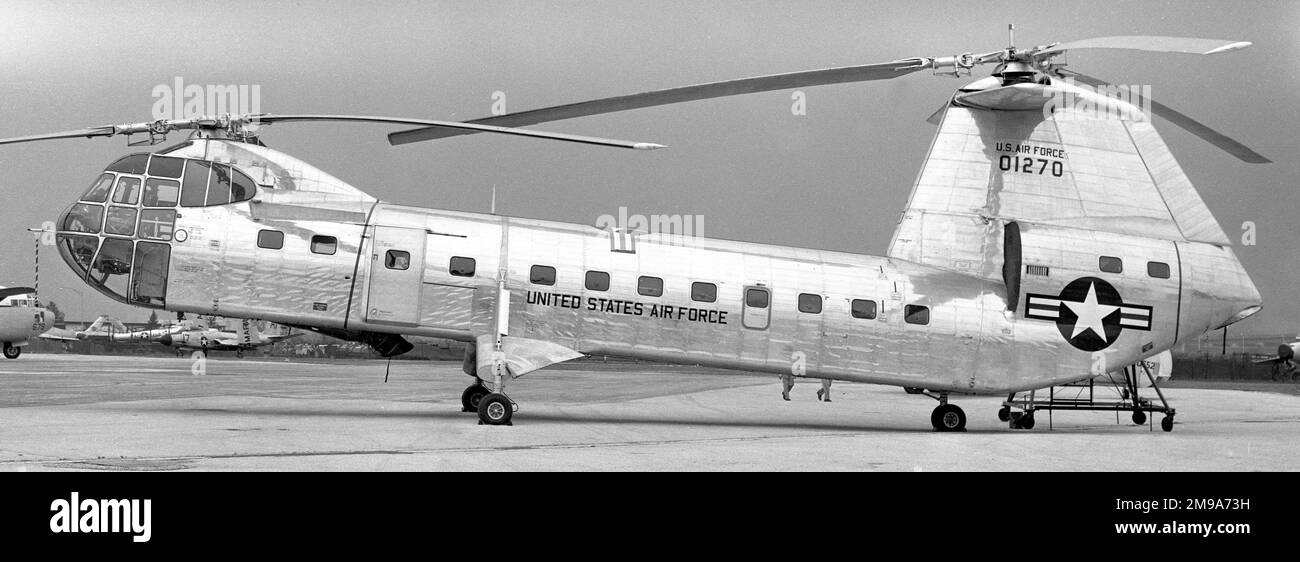 Piasecki YH-16A Transporter 50-1270, converted to YH-27 (later redesignated YH-16A) and broke up in mid-air near the Delaware River in December 1955. (detail of 54-img041 with less negative damage) Stock Photo
