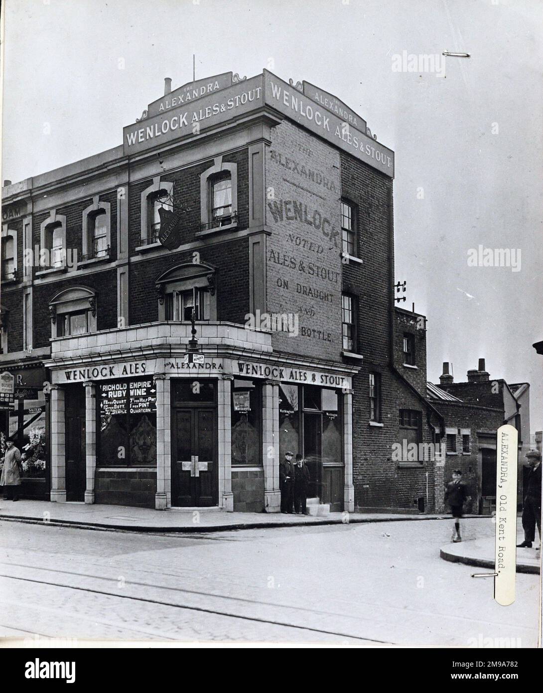 Photograph of Alexandra PH, Old Kent Road, London. The main side of the print (shown here) depicts: Corner on view of the pub.  The back of the print (available on request) details: Floor Plan for the Alexandra, Old Kent Road, London SE15 1LA. As of July 2018 . Demolished Stock Photo