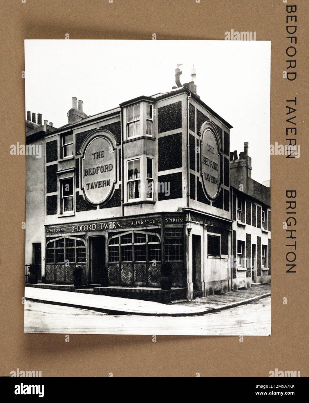 Photograph of Bedford Tavern , Brighton, Sussex. The main side of the print (shown here) depicts: Corner on view of the pub.  The back of the print (available on request) details: Nothing for the Bedford Tavern, Brighton, Sussex BN1 2PG. As of July 2018 . Punch Taverns Stock Photo