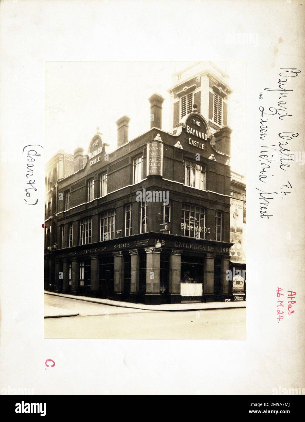 Photograph of Baynard Castle PH, EC4, London. The main side of the print (shown here) depicts: Corner on view of the pub.  The back of the print (available on request) details: Trading Record 1934 . 1961 for the Baynard Castle, EC4, London EC4V 4BY. As of July 2018 . This pub is now used as a bar-restaurant . Rudds Bar Stock Photo