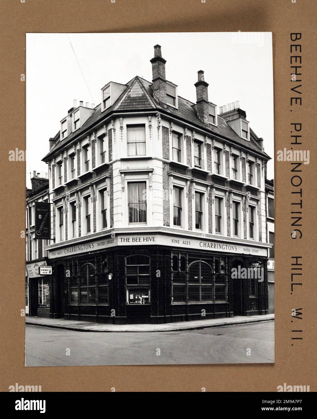 Photograph of Beehive PH, Notting Hill, London. The main side of the print (shown here) depicts: Corner on view of the pub.  The back of the print (available on request) details: Nothing for the Beehive, Notting Hill, London W11 4PQ. As of July 2018 . Demolished in 1960s to make way for Kensington Sports Centre Stock Photo