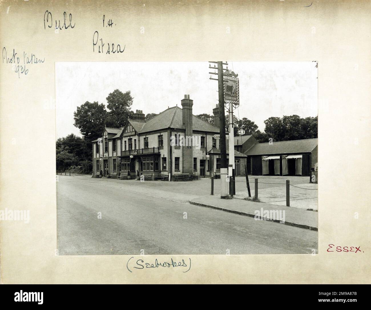 Photograph of Bull PH, Pitsea, Essex. The main side of the print (shown here) depicts: Distant right face on view of the pub.  The back of the print (available on request) details: Trading Record 1929 . 1962 for the Bull, Pitsea, Essex SS13 2DD. As of July 2018 . Demolished for new homes Stock Photo