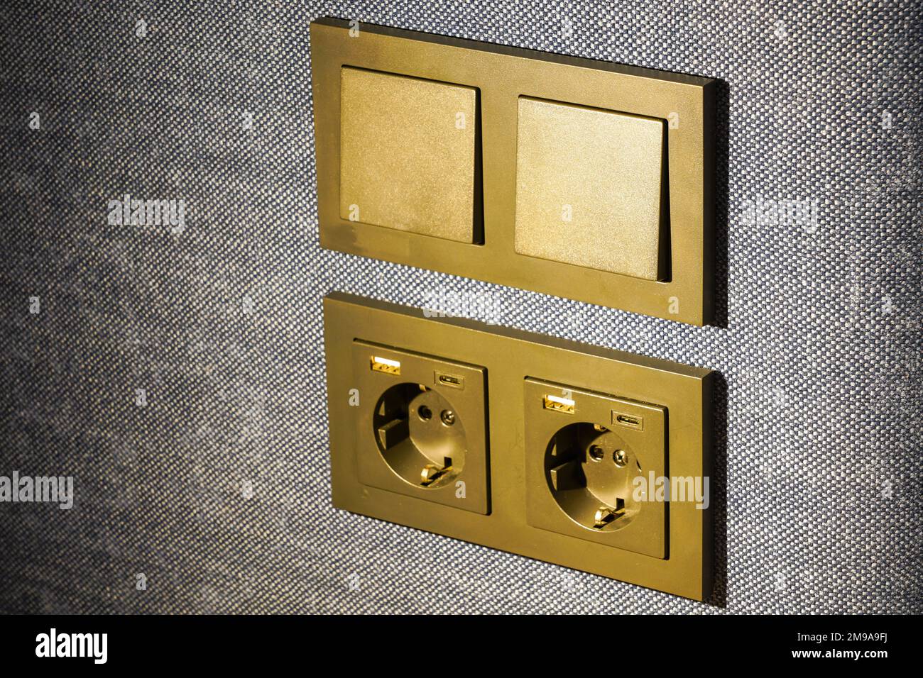 Light switches, 220V, USB and USB type C sockets are built into the