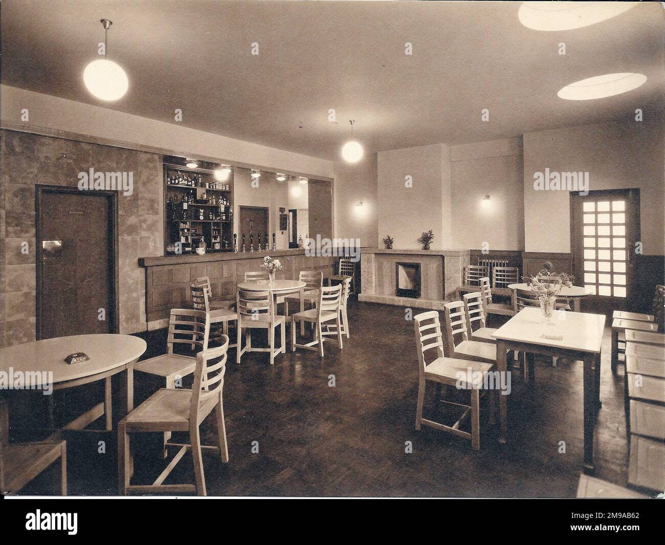 Photograph of Marlborough Arms, Old Kent Road, London. The main side of the print (shown here) depicts: Interior bar of the pub.  The back of the print (available on request) details: Nothing for the Marlborough Arms, Old Kent Road, London SE1 5JU. As of July 2018 . Site now a block of flats Stock Photo