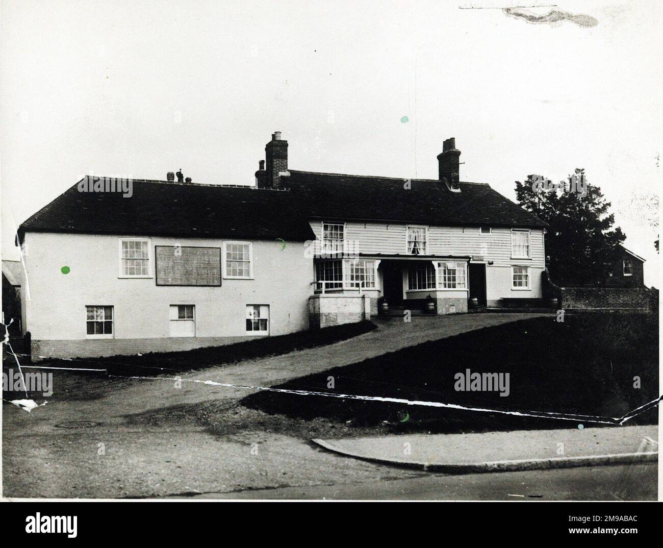 Photograph of New Inn, Bexhill on Sea, Sussex. The main side of the print (shown here) depicts: Face on view of the pub.  The back of the print (available on request) details: Nothing for the New Inn, Bexhill on Sea, Sussex TN39 5AB. As of July 2018 . Star (Heineken UK) Stock Photo