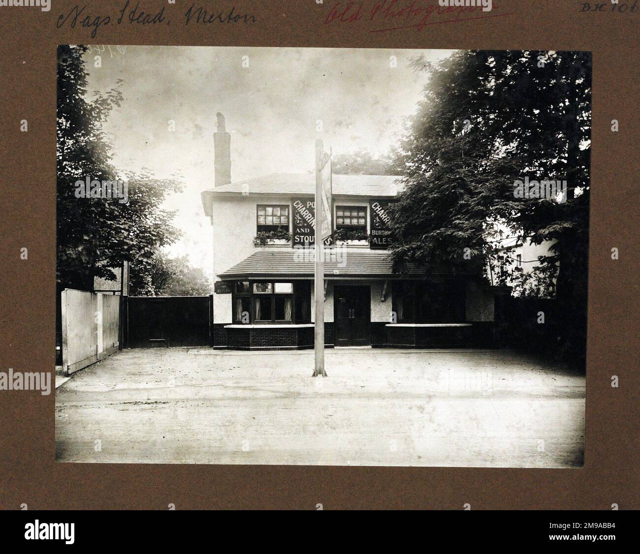 Photograph of Nags Head PH, Merton (Old), London. The main side of the print (shown here) depicts: Face on view of the pub.  The back of the print (available on request) details: Nothing for the Nags Head, Merton (Old), London SW19 3BJ. As of July 2018 . Demolished for new pub Stock Photo