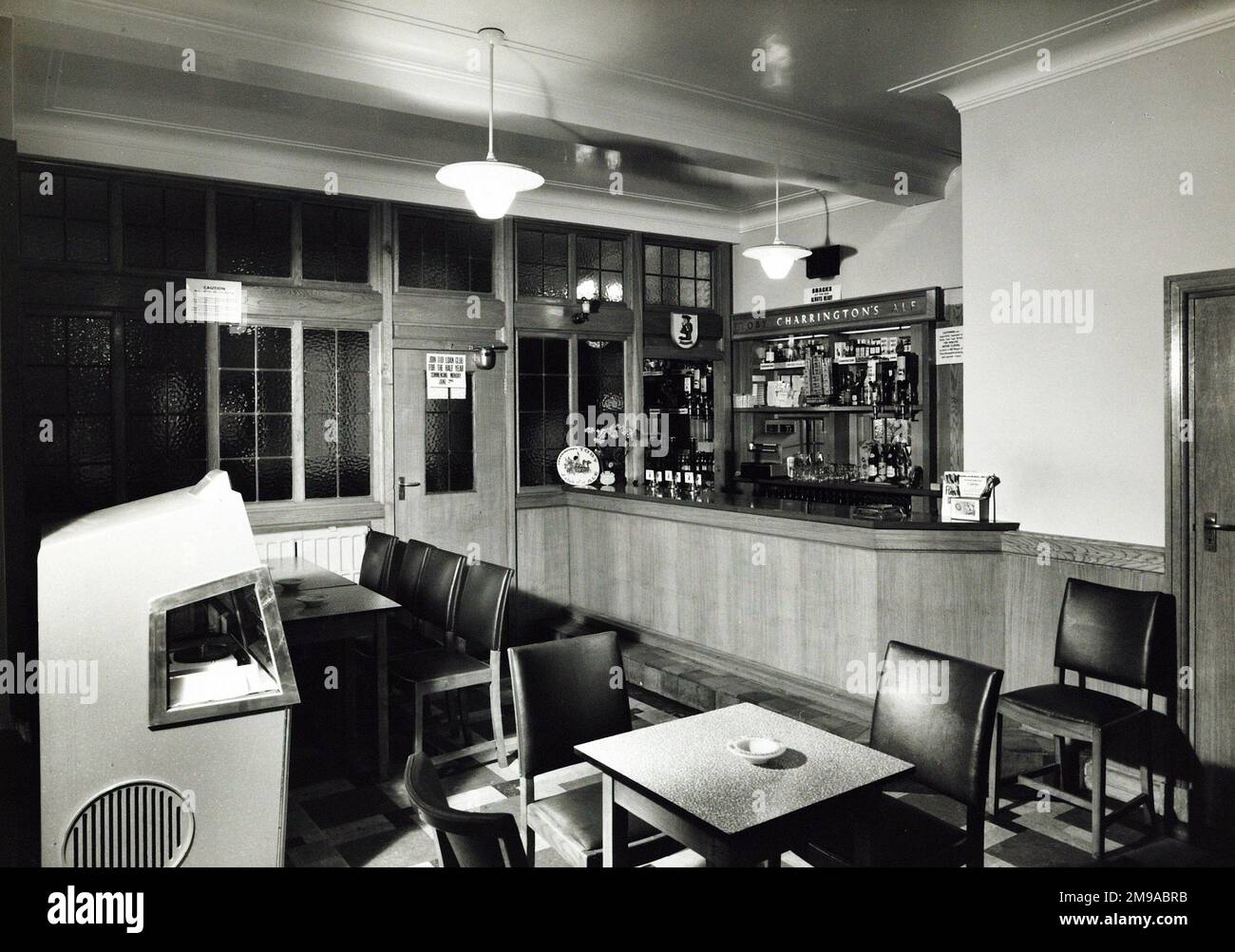 Photograph of Phoenix PH, Edgware, London. The main side of the print (shown here) depicts: Internal bar of the pub.  The back of the print (available on request) details: Nothing for the Phoenix, Edgware, London NW8 8LE. As of July 2018 . Closed and replaced with flats Stock Photo