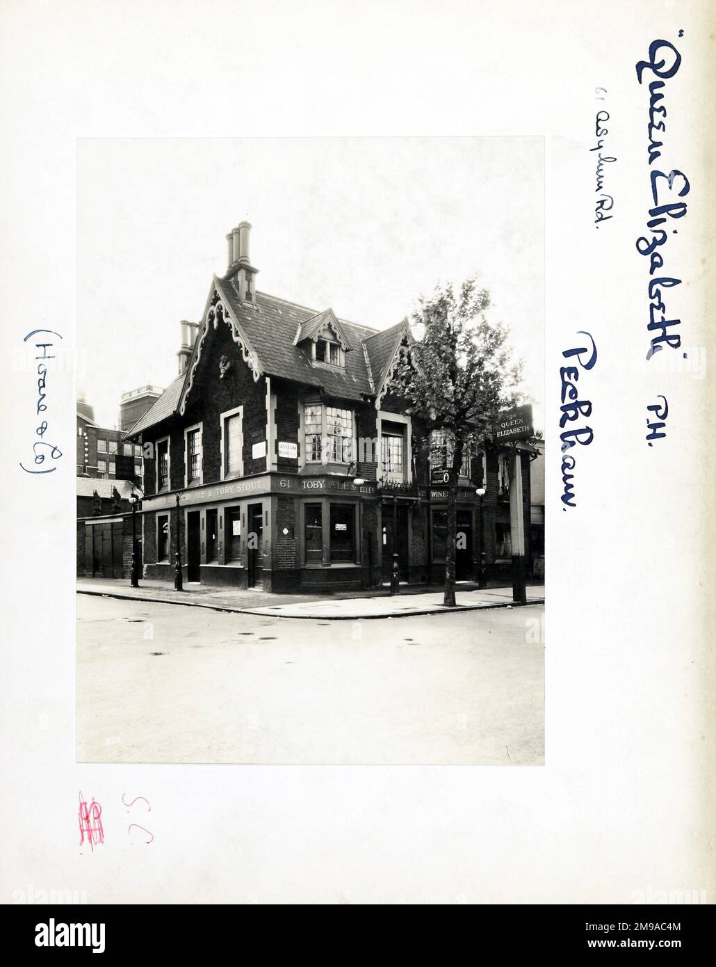Photograph of Queen Elizabeth PH, Peckham, London. The main side of the print (shown here) depicts: Corner on view of the pub.  The back of the print (available on request) details: Trading Record 1934 . 1961 for the Queen Elizabeth, Peckham, London SE15 2RJ. As of July 2018 . Closed and demolished Stock Photo