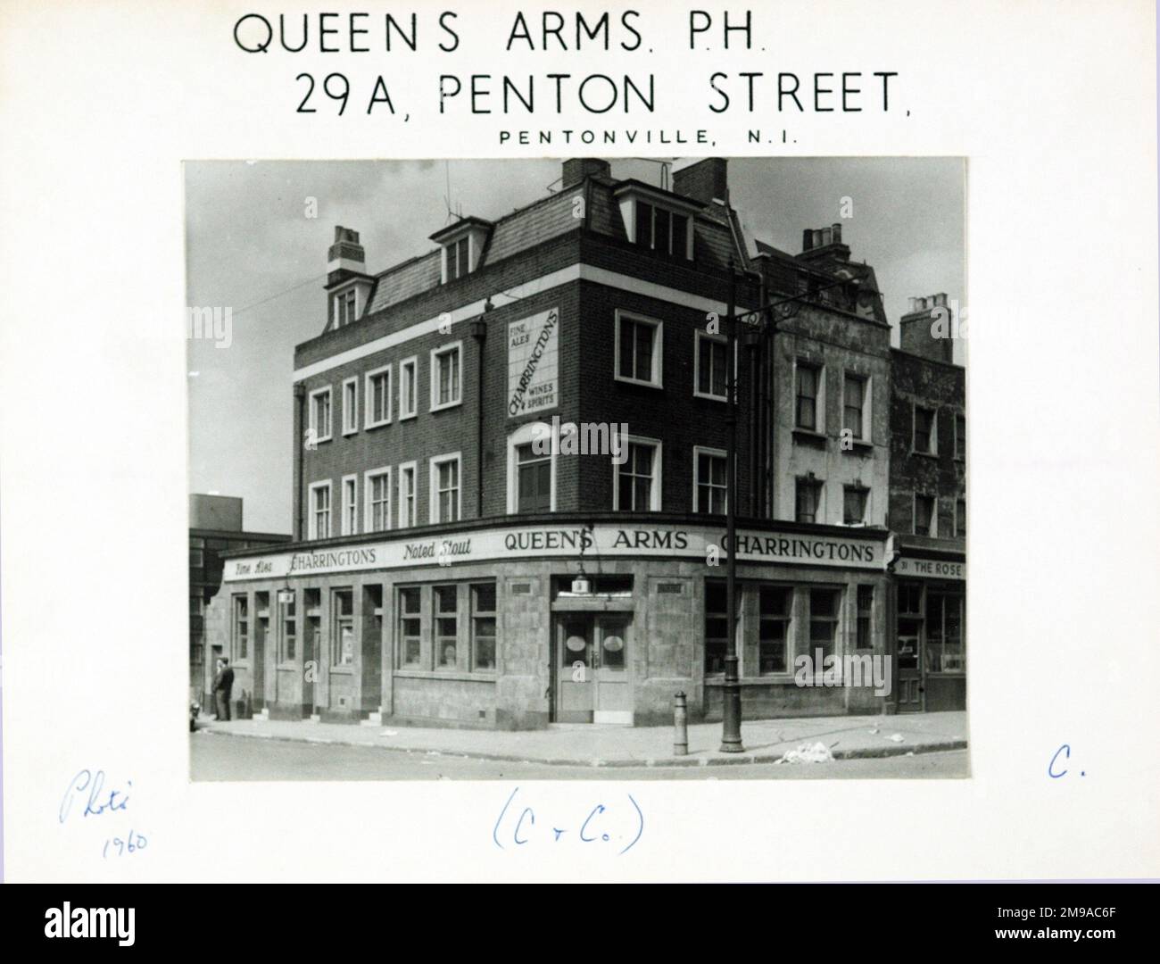 Photograph of Queens Arms, Pentonville, London. The main side of the print (shown here) depicts: Corner on view of the pub.  The back of the print (available on request) details: Trading Record 1938 . 1961 for the Queens Arms, Pentonville, London N1 9PX. As of July 2018 . Renamed The Chapel Bar Stock Photo