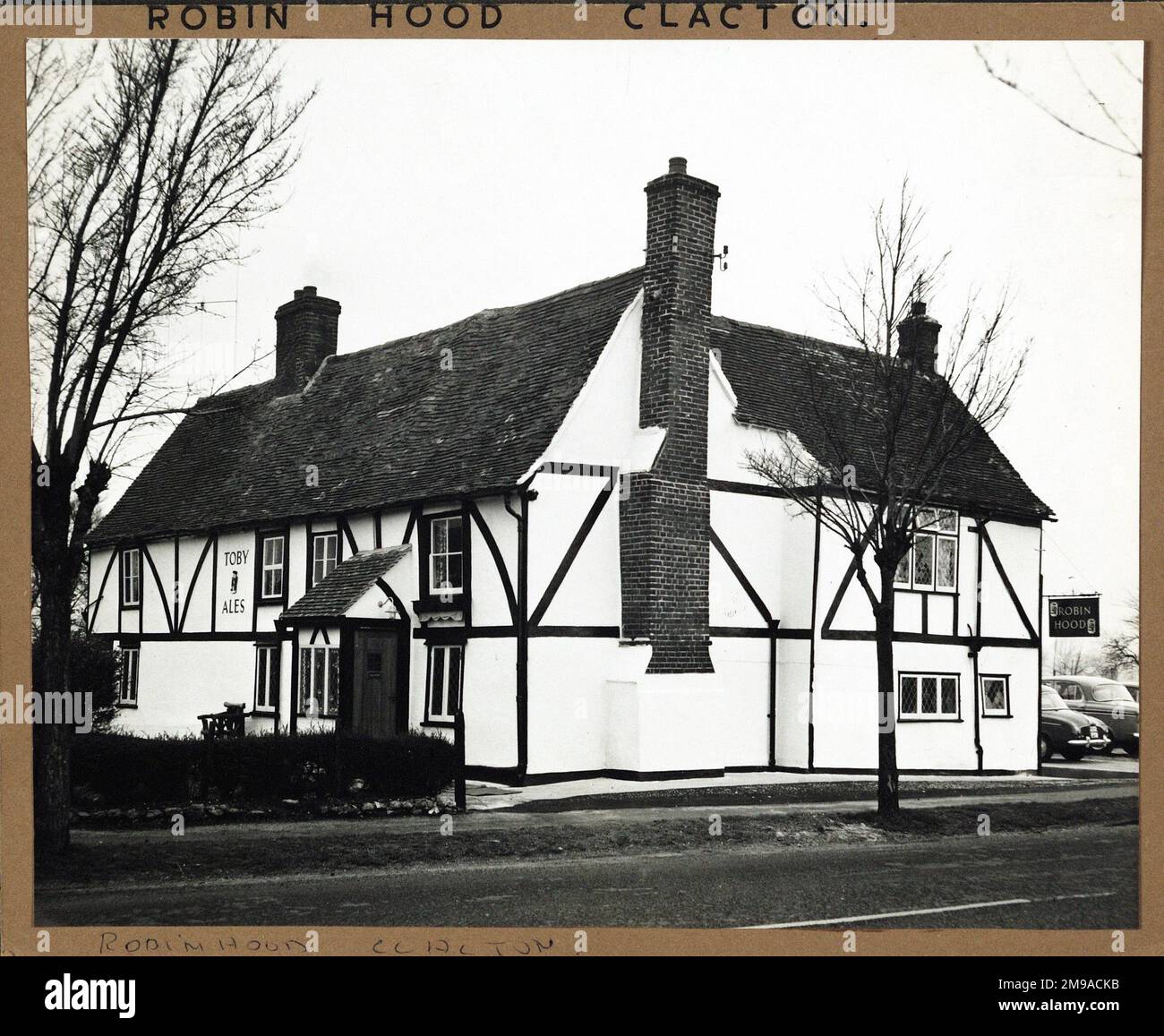 Photograph of Robin Hood PH, Clacton, Essex. The main side of the print (shown here) depicts: Corner on view of the pub.  The back of the print (available on request) details: Nothing for the Robin Hood, Clacton, Essex CO15 4ED. As of July 2018 . Vintage Inn Stock Photo