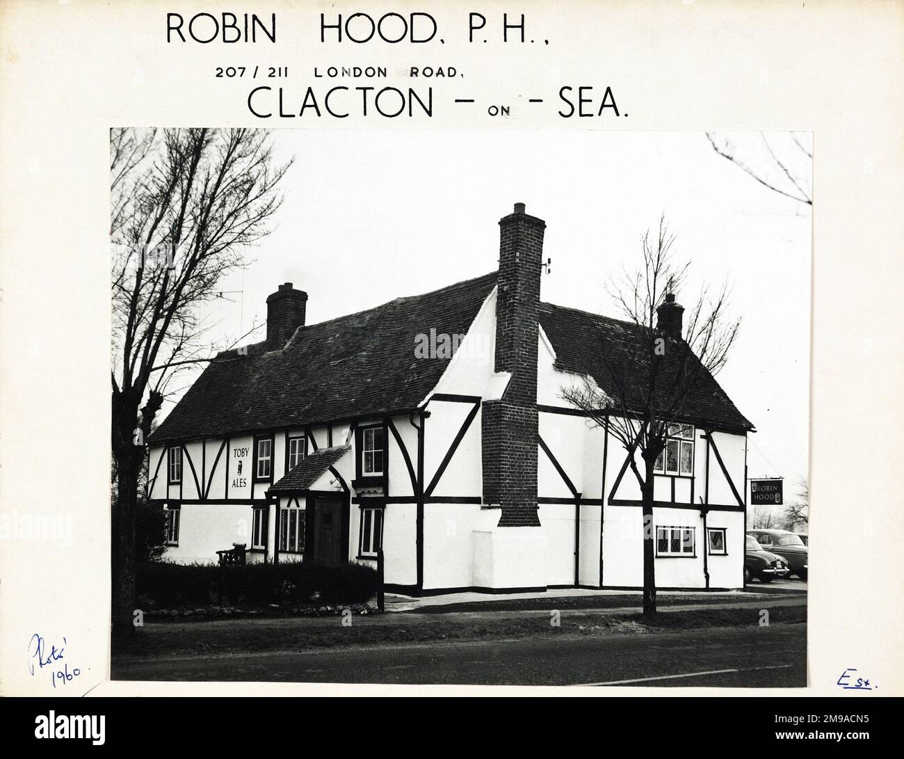 Photograph of Robin Hood PH, Clacton, Essex. The main side of the print (shown here) depicts: Corner on view of the pub.  The back of the print (available on request) details: Trading Record 1960 . 1962 for the Robin Hood, Clacton, Essex CO15 4ED. As of July 2018 . Vintage Inn Stock Photo