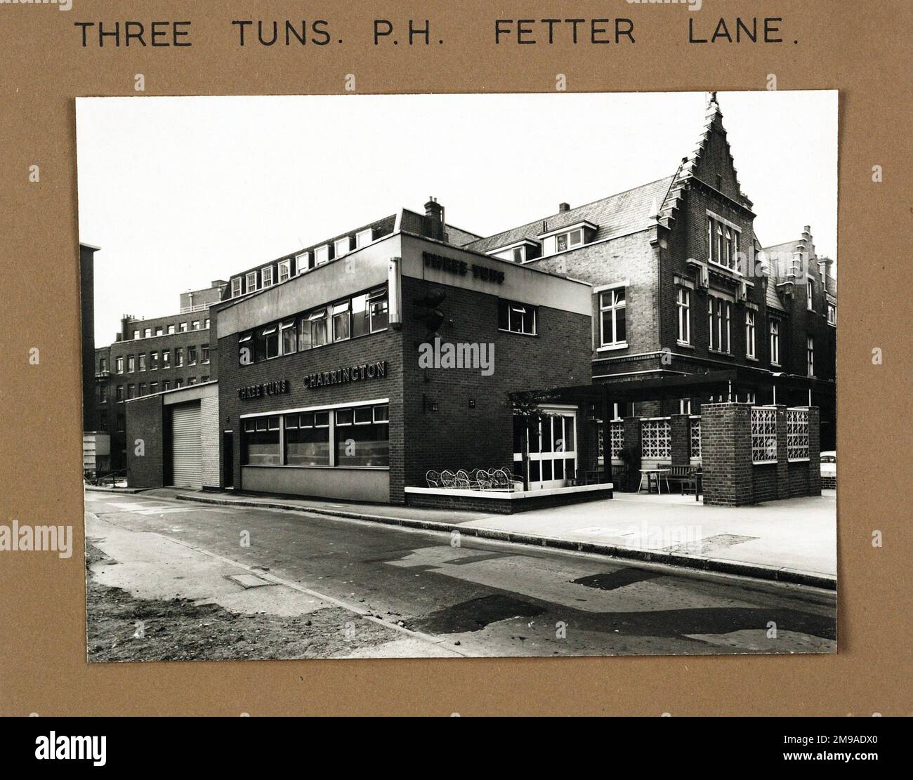 Photograph of Three Tuns PH, Fetter Lane, London. The main side of the print (shown here) depicts: Corner on view of the pub.  The back of the print (available on request) details: Nothing for the Three Tuns, Fetter Lane, London EC4A 1BW. As of July 2018 . Demolished Stock Photo