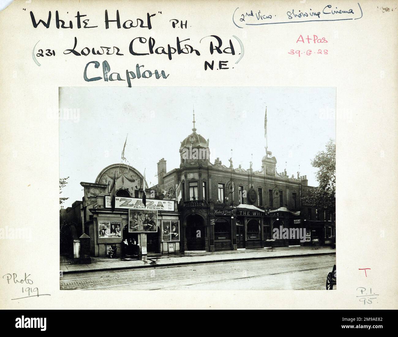 Photograph of White Hart Hotel, Clapton, London. The main side of the print (shown here) depicts: Left Face on view of the pub.  The back of the print (available on request) details: Trading Record 1913 . 1932 for the White Hart Hotel, Clapton, London E5 8EG. As of July 2018 . Renamed Clapton Hart . owner Antic Stock Photo