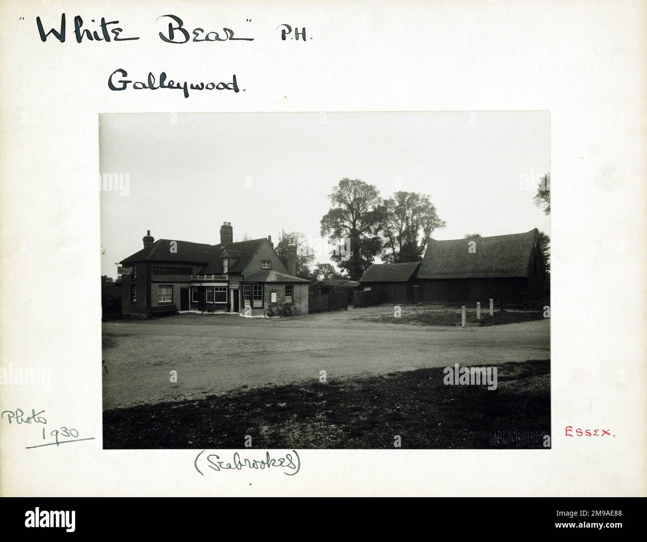 Photograph of White Bear PH, Galleywood, Essex. The main side of the print (shown here) depicts: Right face on view of the pub.  The back of the print (available on request) details: Trading Record 1928 . 1962 for the White Bear, Galleywood, Essex CM2 8NH. As of July 2018 . Punch Taverns Stock Photo