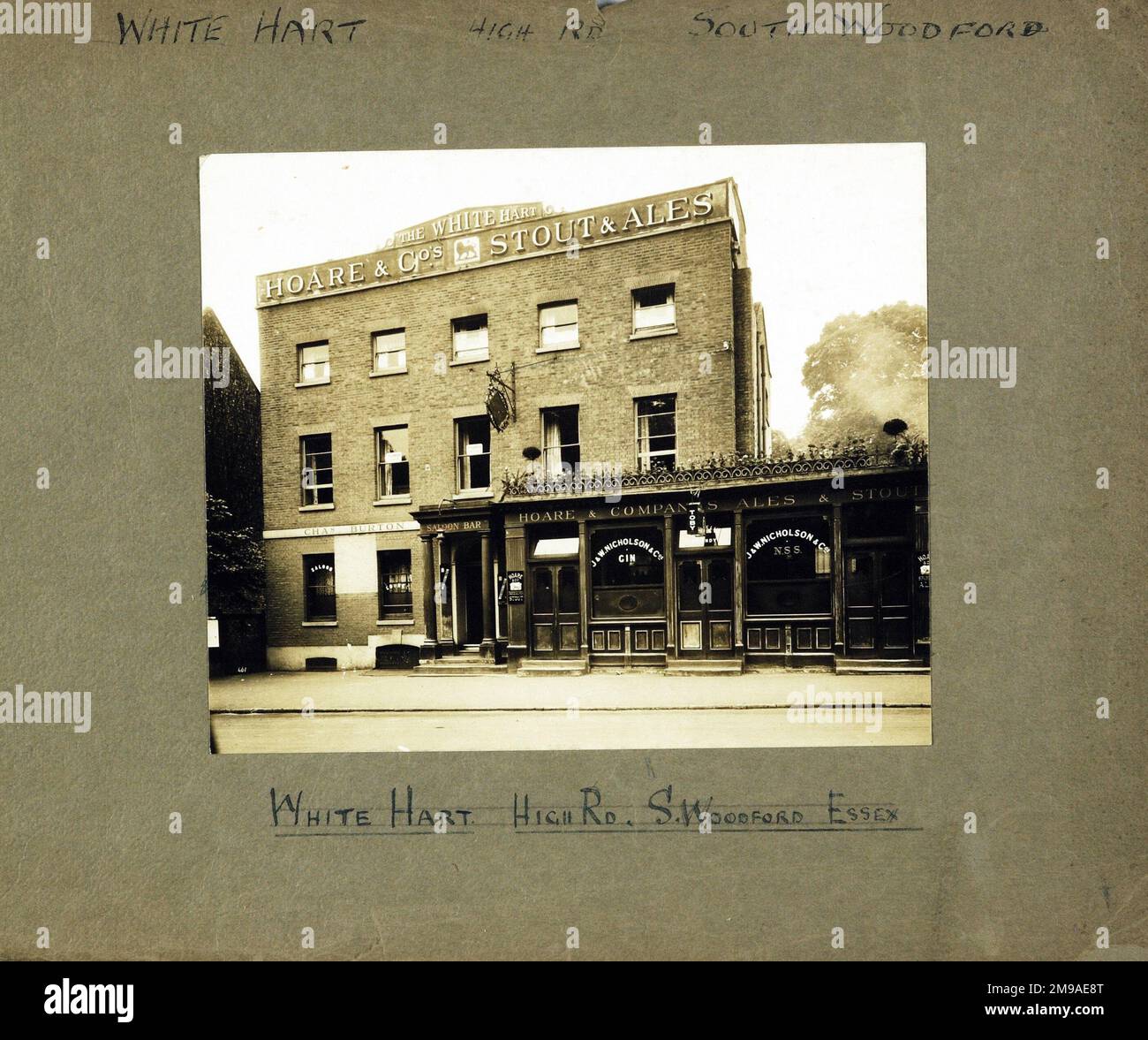 Photograph of White Hart PH, South Woodford, London. The main side of the print (shown here) depicts: Right face on view of the pub.  The back of the print (available on request) details: Nothing for the White Hart, South Woodford, London E18 2PA. As of July 2018 . Renamed Funkymojoe in July 2008, a nightclub closing in late 2014 following complaints about anti social behaviour. Now a LDN Grill, Restaurant & Cocktail Bar .Enterprise Inns Stock Photo