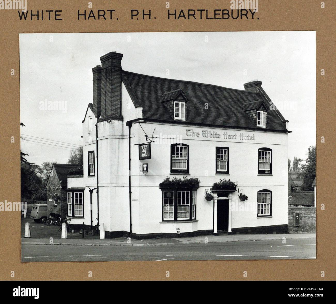 Photograph of White Hart Hotel, Hartlebury, Worcestershire. The main side of the print (shown here) depicts: Left Face on view of the pub.  The back of the print (available on request) details: Nothing for the White Hart Hotel, Hartlebury, Worcestershire DY11 7TD. As of July 2018 . Punch Taverns Stock Photo