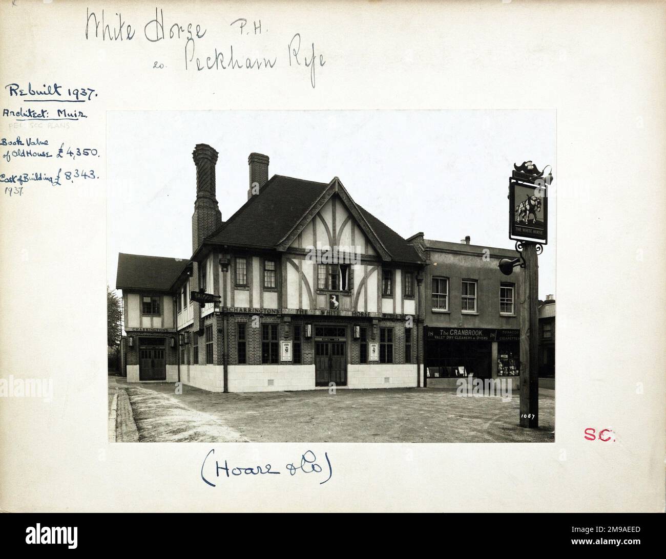Photograph of White Horse PH, Peckham, London. The main side of the print (shown here) depicts: Face on view of the pub.  The back of the print (available on request) details: Trading Record 1934 . 1961 for the White Horse, Peckham, London SE15 4JR. As of July 2018 . Punch Taverns Stock Photo