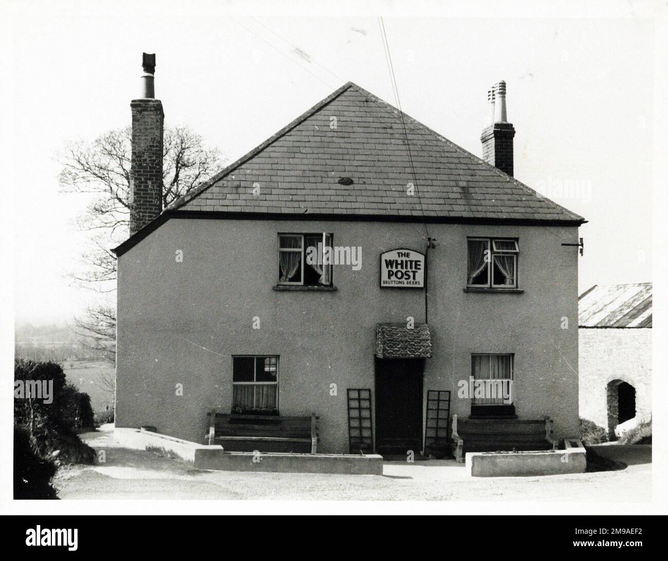 Photograph of White Post PH, Yeovil, Somerset. The main side of the