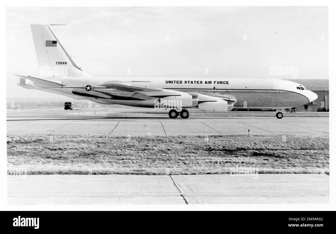 United States Air Force - Boeing KC-135A-BN Stratotanker 57-2589 (MSN 17725) 13 December 1958: First flight. 21 January 1959: 55th Strategic Reconnaissance Wing, Offutt AFB, NE. Configured for use by Commander-in-Chief, Strategic Air Command, call sign Casey-01, the personal transport of CinC of Pacific Air Forces. Stock Photo