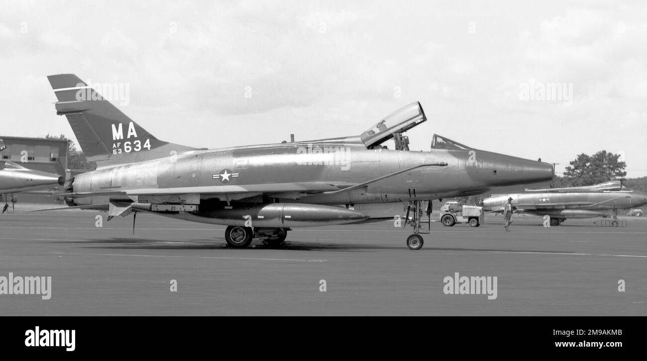 Fighter squadron 104 hi-res stock photography and images - Alamy