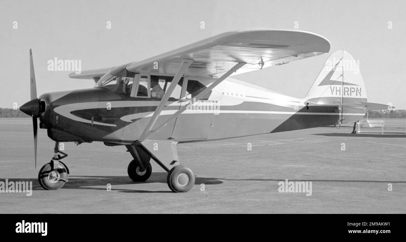 Piper PA-22-160 Tri-Pacer VH-RPN (msn 22-5791). Stock Photo