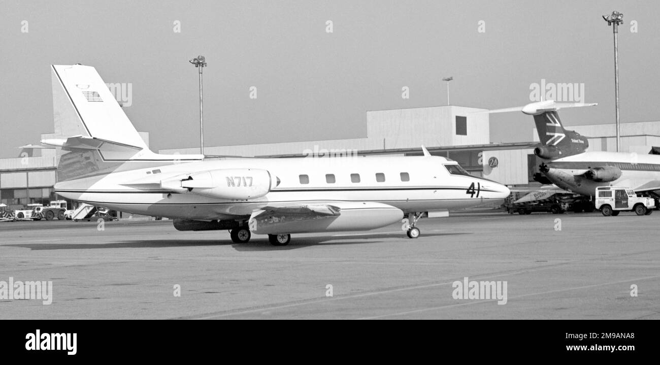 Jetstar ii hires stock photography and images Alamy