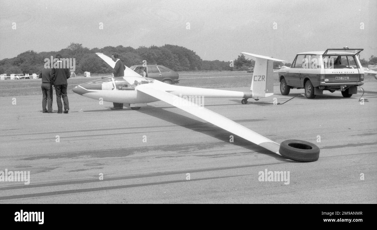 Slingsby T.59D Kestrel 19 CZR (msn 1842, BGA 1941, civil reg G-DCZR), at a regional gliding competition in the 1980s. Stock Photo