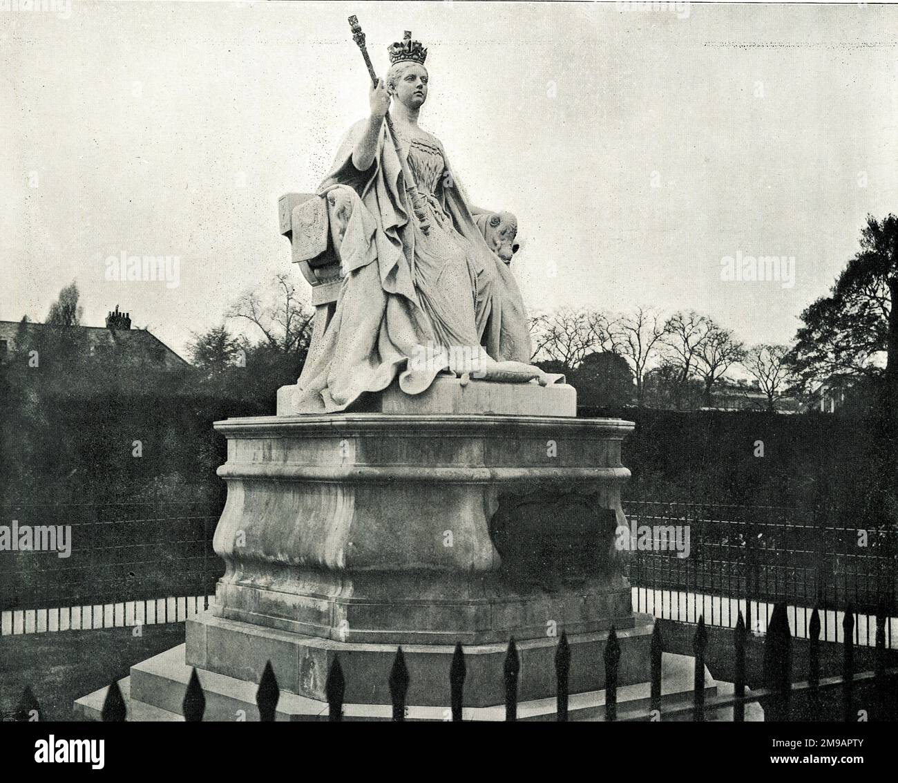 Kensington gardens park railings hires stock photography and images