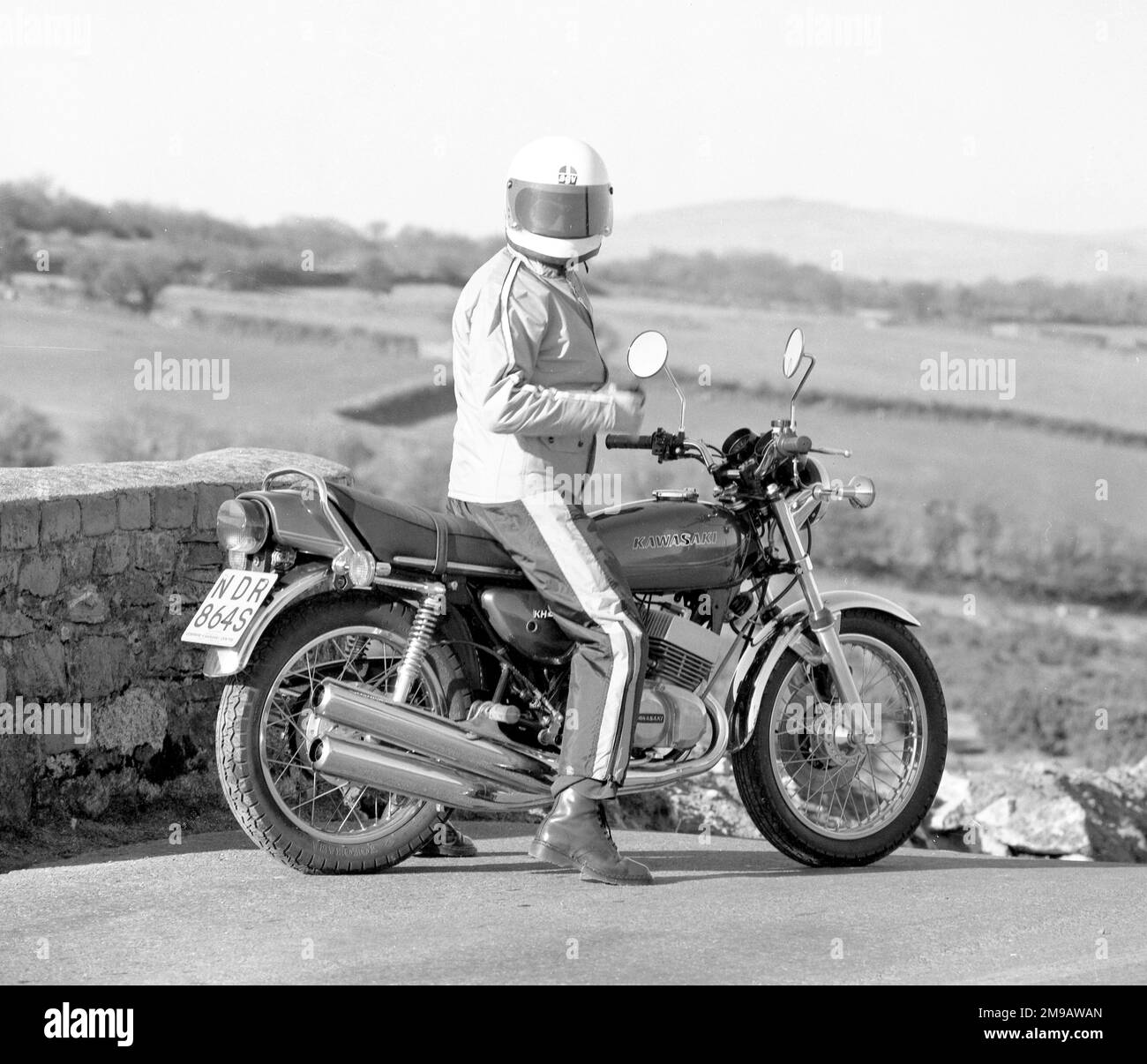 Kawasaki KH 400 motorbike Stock Photo - Alamy