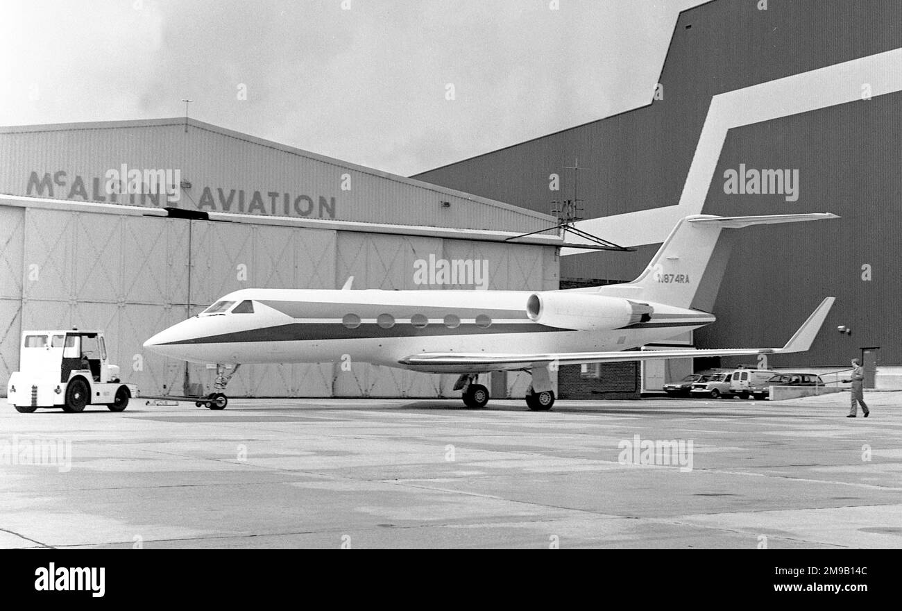 Gulfstream Aerospace Gulfstream III N874RA (msn 361), of ITT - International Telephone & Telegraph Corporation, at Luton Airport. Stock Photo