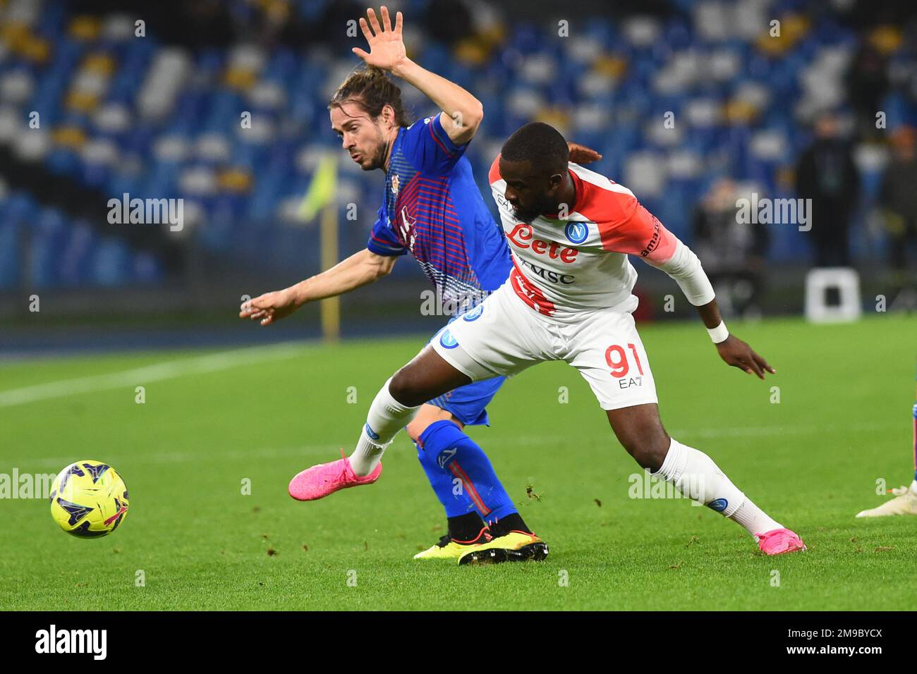Naples, Italy. 17th Jan, 2023. Jack Hendry of US Cremonese competes for the ball with Tanguy Ndombele' of SSC Napoli during the Coppa Italia Freccia Rossa match between SSC Napoli v USC Cremonese at Stadio Arechi Credit: Independent Photo Agency/Alamy Live News Stock Photo