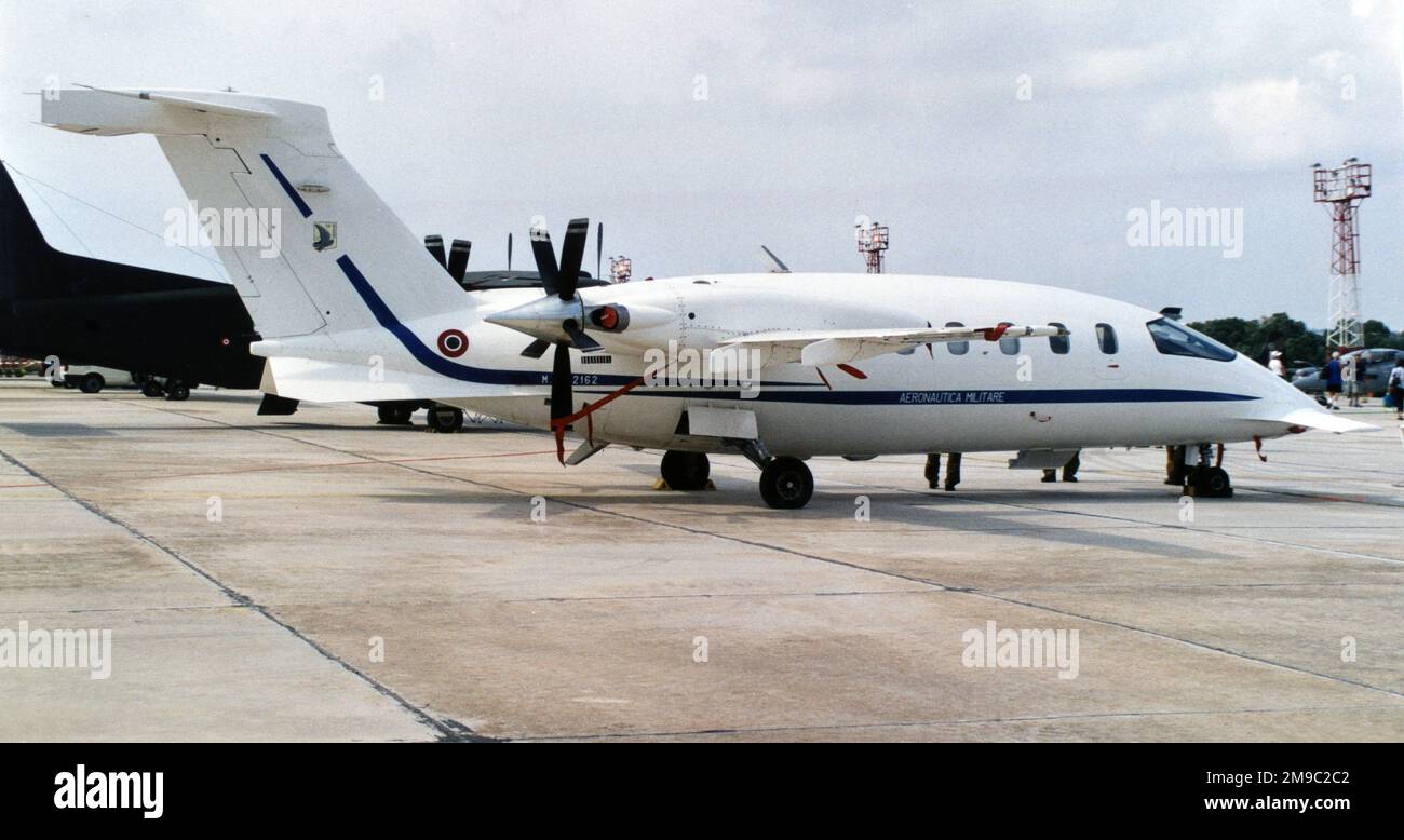 Aeronautica Militare Italiano - Piaggio P-180 Avanti MM62162 (msn 1028), of 303 Gruppo, at RAF Fairford for the Royal International Air Tattoo on 23 July 1999. (Aeronautica Militare Italiano - Italian Air Force) Stock Photo