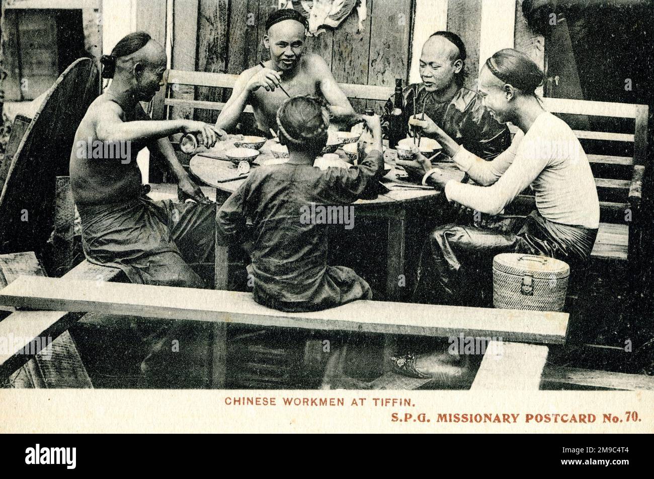 Chinese workmen at tiffin (a light afternoon snack) - Society for the Propagation of the Gospel in Foreign Parts Stock Photo