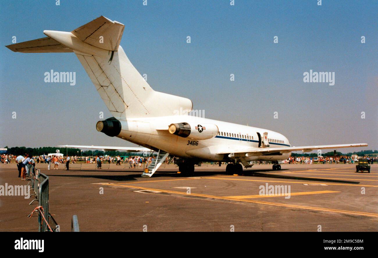 C 118 aircraft hi-res stock photography and images - Alamy