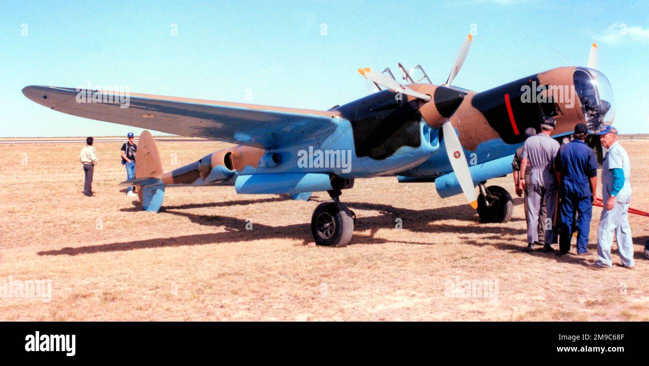 Lockheed P-38J-15-LO Lightning N38LL (msn 422-2922, ex 42-104088), at ...